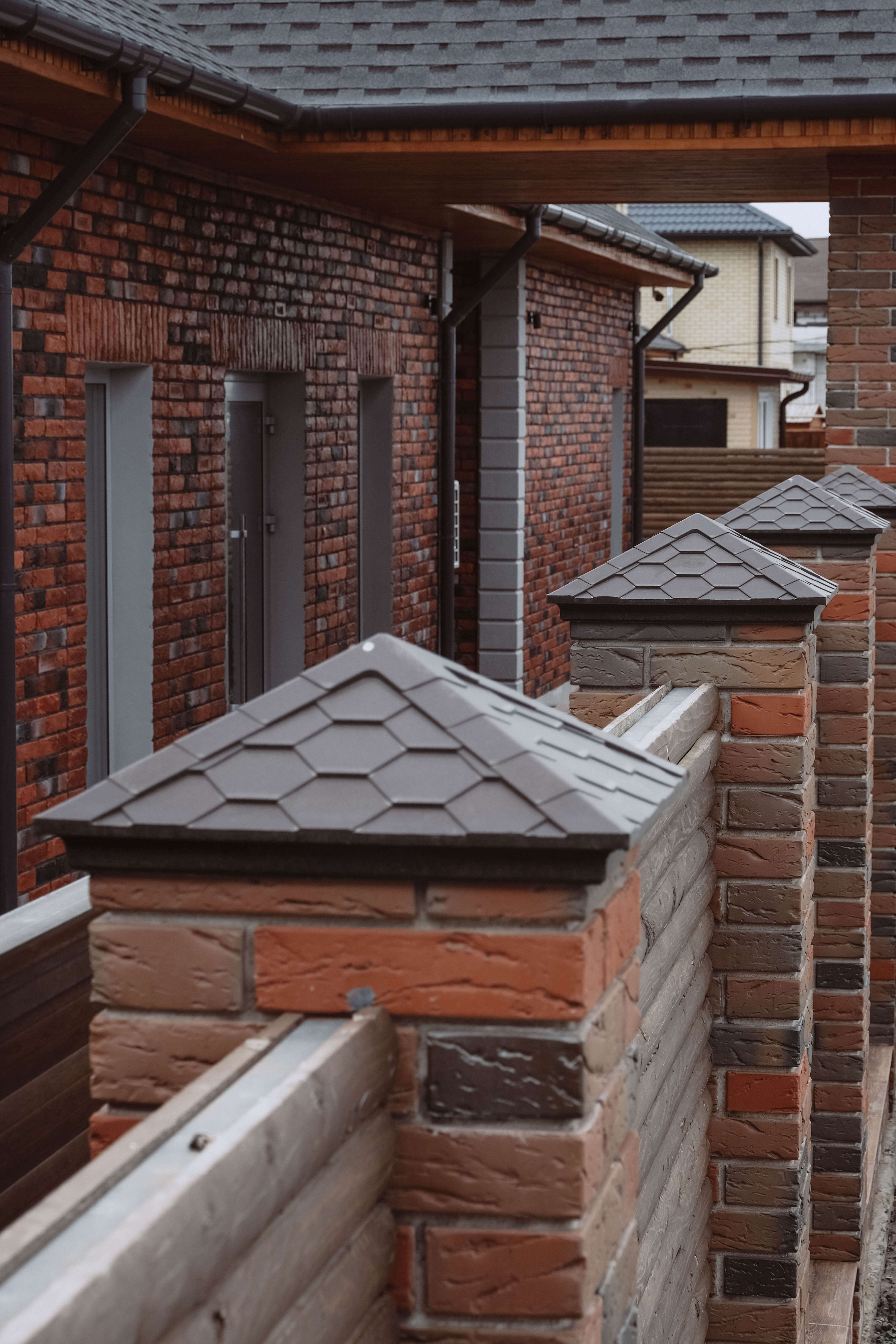 Колпак Zking Эверест Коричневый на столб 1.5х1.5 кирпича (390х390мм) в Пушкино фото